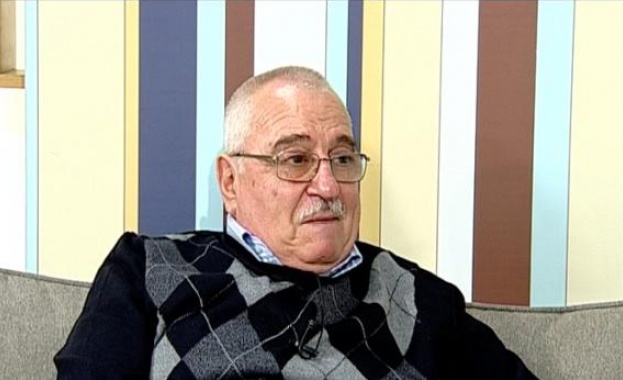 Проф. Александър Грозев: Всяко едно изкуство се нуждае от критична мисъл Проф. Александър Грозев: Всяко едно изкуство се нуждае от критична мисъл