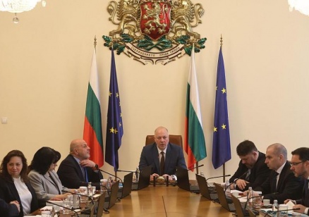 Правителството се изправя срещу шестия вот на недоверие тази седмица