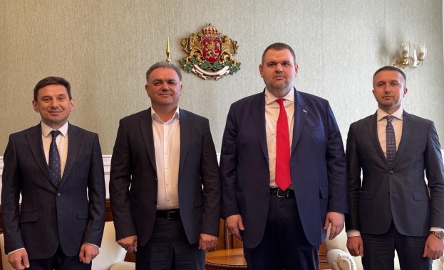 Делян Пеевски, лидер на ДПС и ПГ на ДПС - НОВО НАЧАЛО прие кмета на Борино Делян Пеевски, лидер на ДПС и ПГ на ДПС - НОВО НАЧАЛО прие кмета на Борино