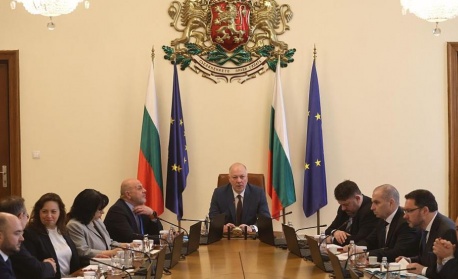 След оставката на кабинета. Как „гласът“ на улицата отекна по върховете на държавата