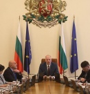 След оставката на кабинета. Как „гласът“ на улицата отекна по върховете на държавата