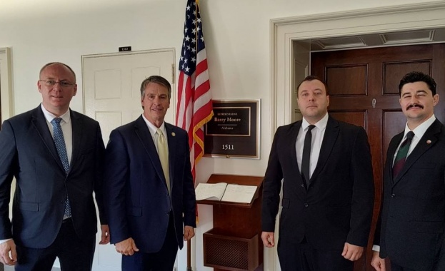 От два дни делегация на Възраждане е във Вашингтон Тя