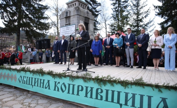 Наталия Киселова в Копривщица: Нека достойнството, увереността и единството на героите от Априлското въстание да бележат националното ни самочувствие