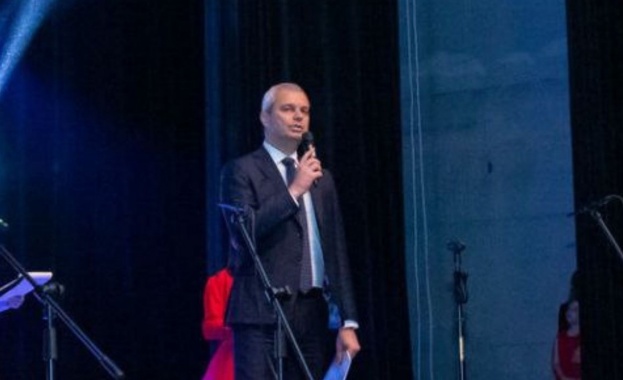 Председателят на Възраждане Костадин Костадинов и народният представител Ангел Янчев