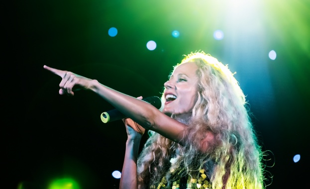 ГИЗДАВА 2025 ЗАЕДНО ЗА ДЕЦАТА НА БЪЛГАРИЯ
Деси Добрева заедно