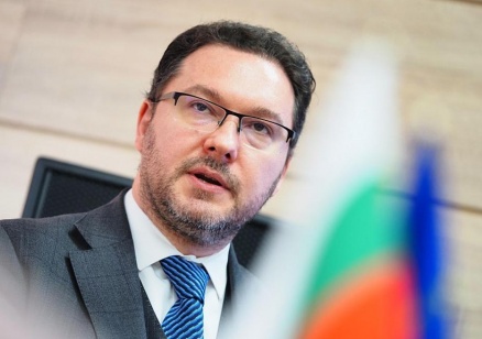 Министър Митов: Кабинетът „Петков” въведе практиката за купуване на икони срещу катастрофите