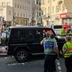 Жена е загинала при инцидент в Щутгарт, при който автомобил се вряза в група хора на трамвайна спирка