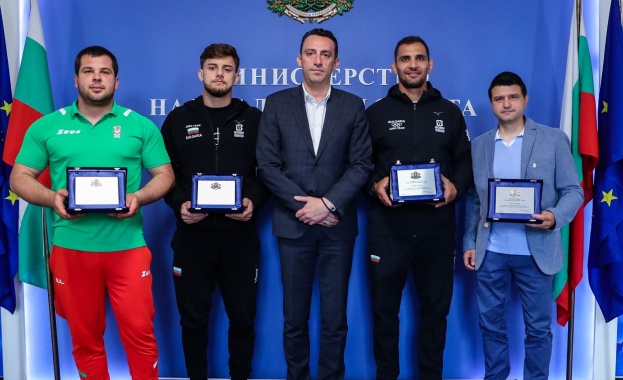 Министърът на младежта и спорта Иван Пешев поздрави джудистите Ивайло Иванов и Христо Вълков за успехите им на Европейското първенство Министърът на младежта и спорта Иван Пешев поздрави джудистите Ивайло Иванов и Христо Вълков за успехите им на Европейското първенство