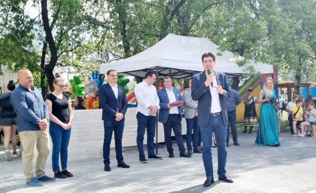 Иван Таков: Отчитаме още едно изпълнено обещание - ремонтираният площад в Световрачене