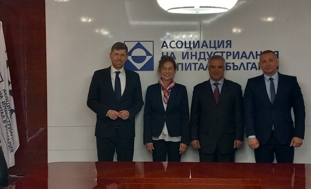 АИКБ обсъди с германския посланик Ирене Мария Планк засилване на сътрудничеството между България и Германия АИКБ обсъди с германския посланик Ирене Мария Планк засилване на сътрудничеството между България и Германия