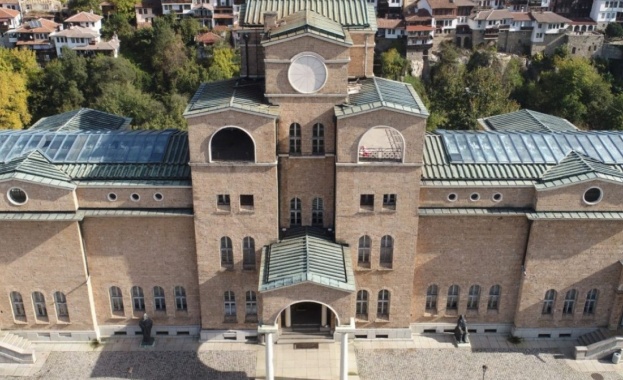 На 9 май Художествената галерия Борис Денев във Велико Търново