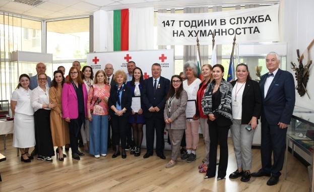 По случай Световния ден на Червения кръст и Червения полумесец