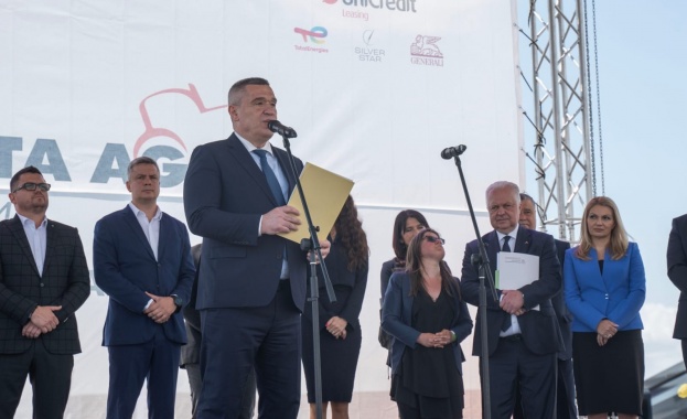 Министър Тахов: Двойно повече кандидати са подали заявления по интервенцията за застраховането в Кампания`2025