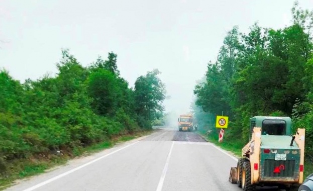 Продължава обезопасяването на участък с дължина около 200 м от