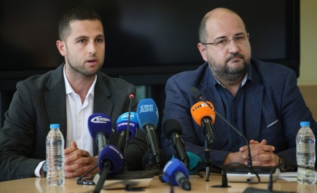 Кметът Васил Терзиев бере плодовете на спасението с тези