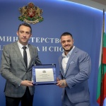 Министър Пешев награди европейския шампион по вдигане  на тежести Карлос Насар