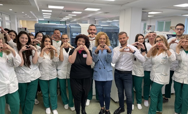 Близо 30 000 лева осигури националната кампания Прегърни своето бебе