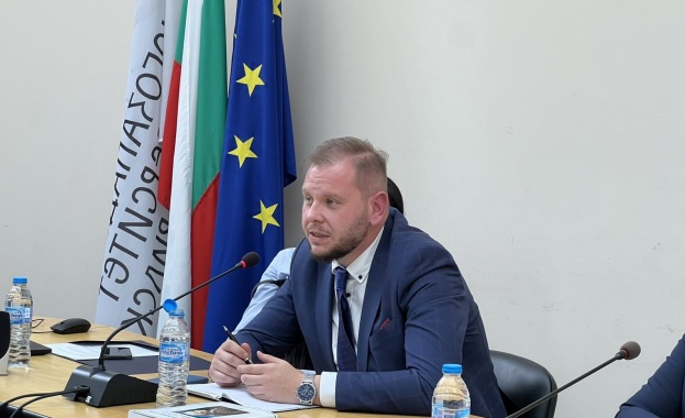 Младежката работа гражданското участие и превенцията на зависимости са сред