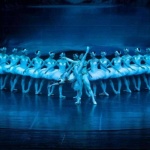 Балетът "Лебедово езеро" в Голямата зала на Доходно здание в Русе