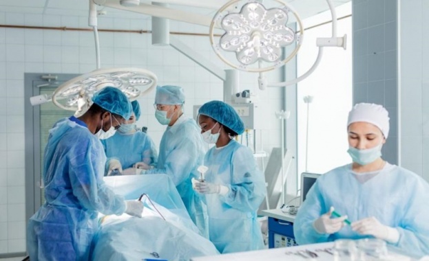 Американски хирурзи извършиха първата трансплантация на пикочен мехур на човек без бъбреци