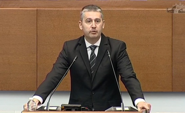 Народният представител от Възраждане Георги Георгиев възропта от парламентарната трибуна