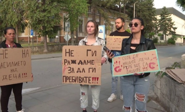 Бой с бухалки в училище в Бяла Слатина Близки на