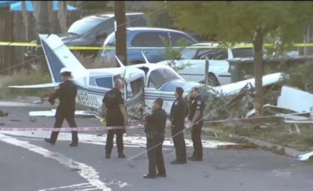 Самолет се разби в квартал в Сан Диего в САЩ, има загинали