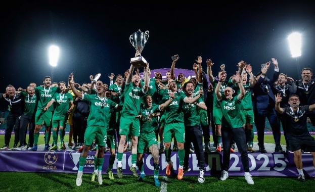 Лудогорец вдигна Купата на България, след като победи ЦСКА с 1:0 на финала Лудогорец вдигна Купата на България, след като победи ЦСКА с 1:0 на финала
