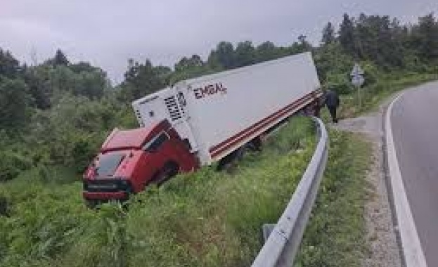 Катастрофа затруднява движението по пътя Русе Бяла Инцидентът се