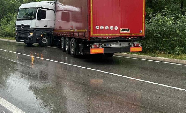 Катастрофа с три камиона затвори пътя между Видин и Монтана