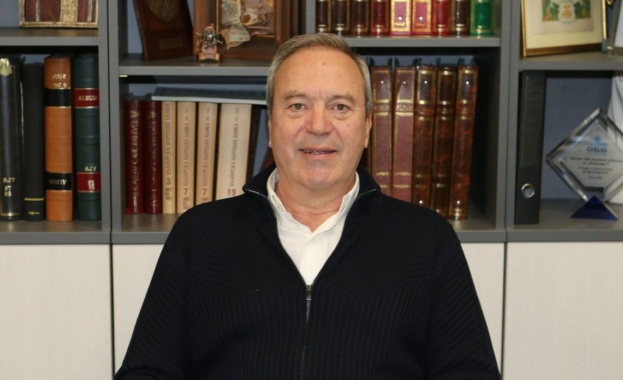 По възрастните помнят онази прекрасна песен на Ийгълс Хотел Калифорния