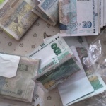 Жертва на телефонна измама хвърли буркан с пари и накити върху патрулка