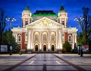 „Бул териер“ в Народния театър: Две семейства, Париж и ДС