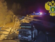 Мост се срути върху влак в Русия, има загинали и ранени