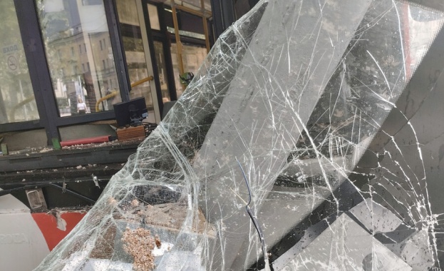 Изпочупиха микробуси за превоз на хора с увреждания в Монтанско