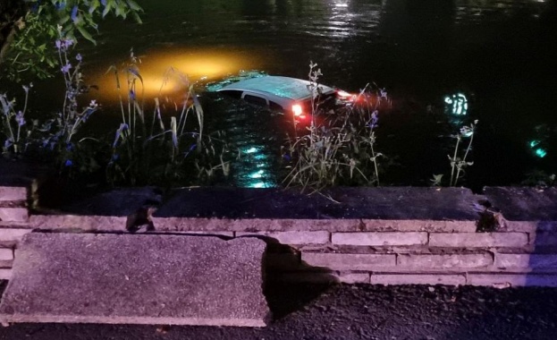 32 годишен мъж полетя с колата си в река Тунджа в