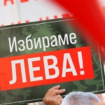 "Възраждане" издигна в пленарна зала плакати "Първо попитайте хората“