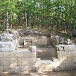 Връх Кози грамади: 20 ГОДИНИ от откриването на тракийската владетелска резиденция в Средна гора