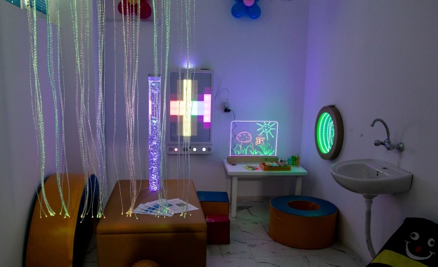 Нова сензорна зала за деца със специални нужди заработи с подкрепата на “Изи Кредит”