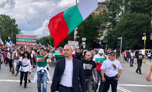 Вчера в България пристигна Валдис Домбровскис еврокомисар по икономиката Тъй