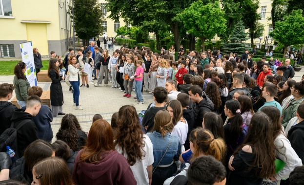 Над 250 ученици от столичното 18. СУ „Уилям Гладстон“ участваха в образователни игри за онлайн безопасност