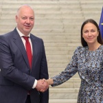 Росен Желязков обсъди с евродепутата Ева Майдел доклада за готовността на България за еврото