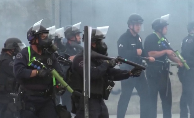 Сблъсъци между демонстранти и полиция в Лос Анджелис след серия