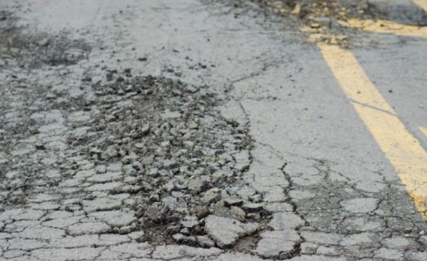 Втора дупка в локалното платно на Цариградско шосе притесни хората