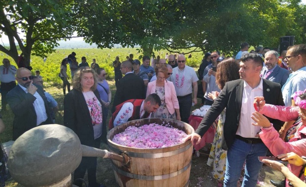 Председателят на Народното събрание Наталия Киселова присъства на 122 ия Празник