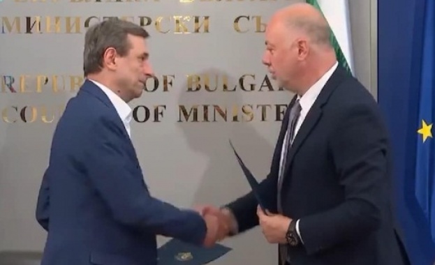 Правителството се обединява с бизнес и синдикати срещу спекулата с еврото (Обновена)