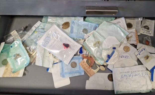 Монети, игли и фиби - какво вадят УНГ лекари от дихателните пътища на деца