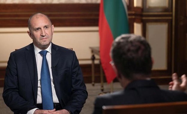 Може би съм старомоден но силно вярвам в демокрацията Това