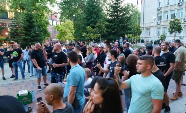 И снощи близки и приятели на 36 годишния Явор Георгиев който