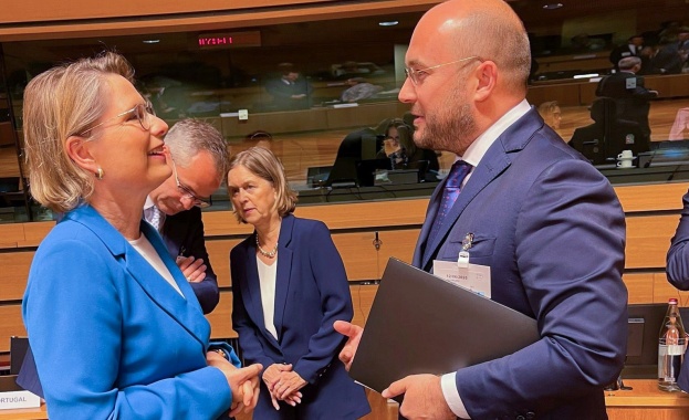 Регламент който ще гарантира правата на пълнолетните лица включително възрастни